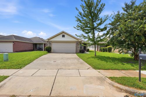 208 Bermuda Lakes Dr, Meridianville, AL, 35759-2604 | Card Image