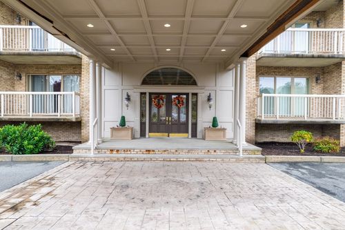 205-915 Hathaway Rd, New Bedford, MA, 02740-1938 | Card Image