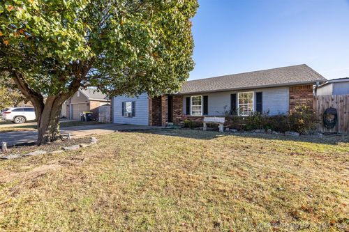 17715 S Santa Fe St, Mounds, OK, 74047-4720 | Card Image