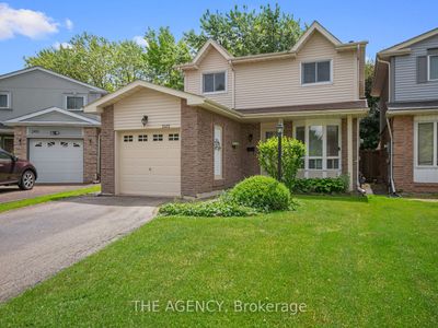 2412 Hemlock Crt, Home with 4 bedrooms, 2 bathrooms and 3 parking in Burlington ON | Image 2