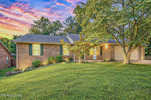 2130 Tuscany Gardens Dr, Powell, TN, 37849-5379 | Card Image