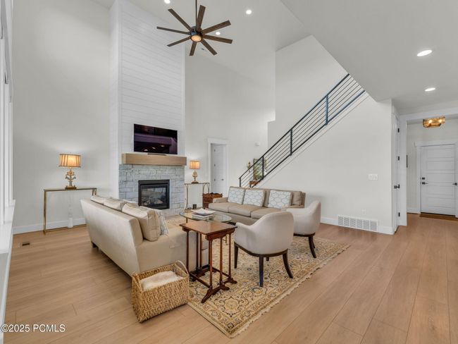 569 W Cascade Meadows Loop, Home with 6 bedrooms, 4 bathrooms and null parking in Midway UT | Image 8