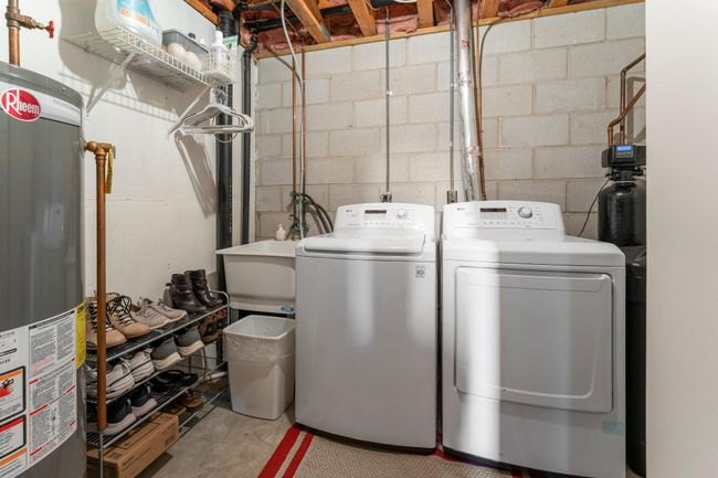 Super clean - Lower level laundry | Image 41