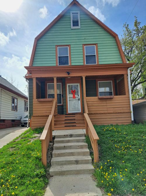 911 N 37th St, Milwaukee, WI, 53208-3102 | Card Image