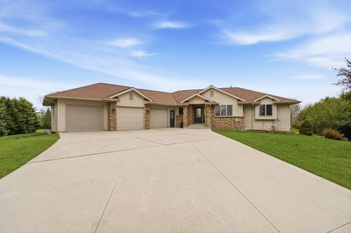 W3932 Linden Court, TAYCHEEDAH, WI, 53049 | Card Image