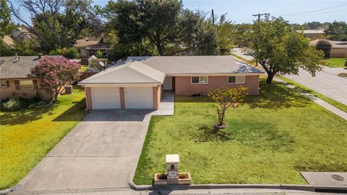 5300 Topper Dr, North Richland Hills, TX, 76180-6810 | Card Image