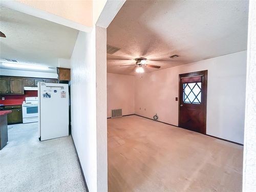 121 E 2nd St, Custer City, OK, 73639-9643 | Card Image