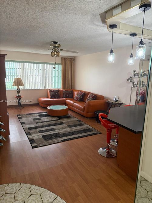 apt-105-410 Se 2nd St, Hallandale Beach, FL, 33009-5615 | Card Image