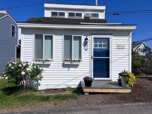 1-470 Winnacunnet Rd, Hampton, NH, 03842-2727 | Card Image