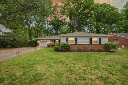 18 Ridgewood Pkwy, Newport News, VA, 23608-1919 | Card Image