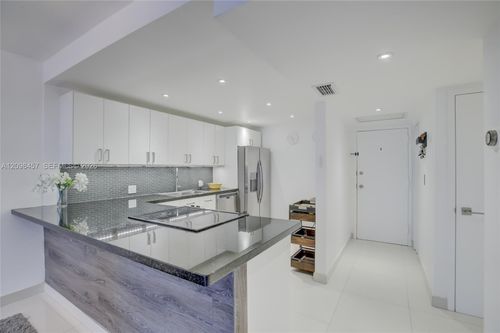 103-3375 N Country Club Dr, Aventura, FL, 33180-1651 | Card Image