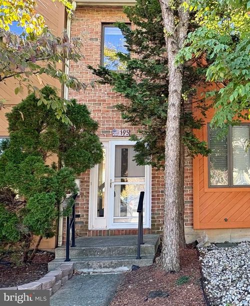 195 Shiloh Ct, Whitehall, PA, 18052-4165 | Card Image