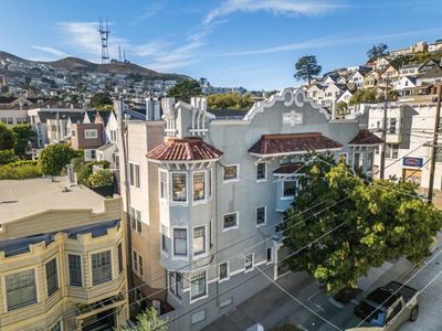 4 - Castro, Condo with 2 bedrooms, 1 bathrooms and 2 parking in San Francisco CA | Image 1