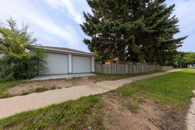 4736 43 Street, Home with 3 bedrooms, 1 bathrooms and 2 parking in Lloydminster SK | Image 30