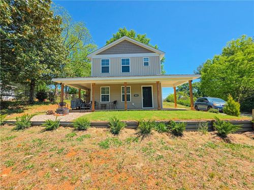 1011 Thurmond St, Winston-Salem, NC, 27105-6426 | Card Image