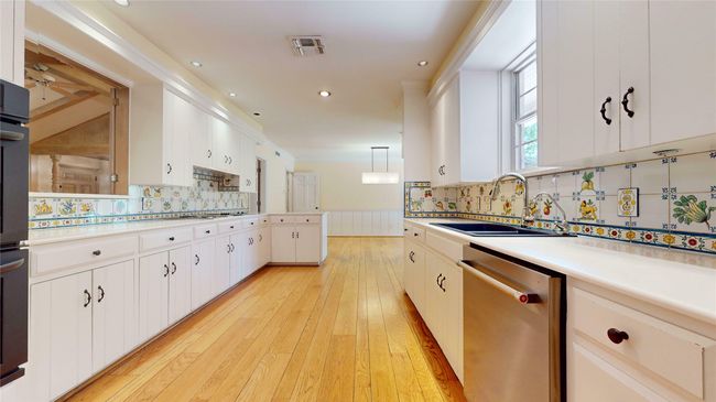 7218 S Janmar Dr, House other with 4 bedrooms, 3 bathrooms and null parking in Dallas TX | Image 8