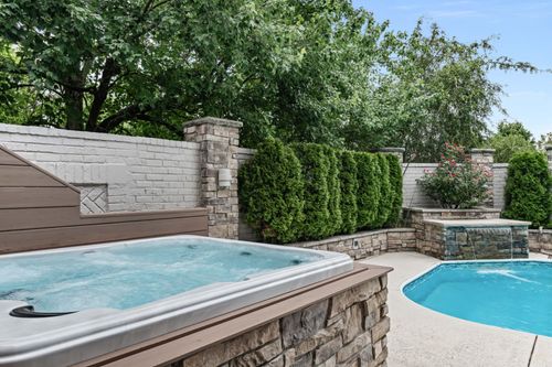 1 Warwick Ln, Nashville, TN, 37205-5012 | Card Image