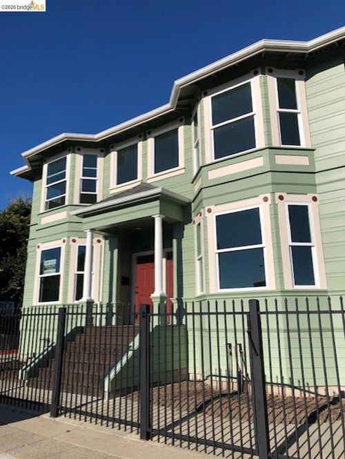 3042 Martin Luther King Jr Way, Oakland, CA, 94609-2927 | Card Image