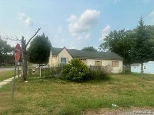 1373 Wells St, Burton, MI, 48529-1248 | Card Image