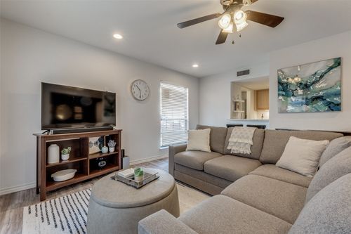 10-4338 Hartford St, Dallas, TX, 75219-2688 | Card Image