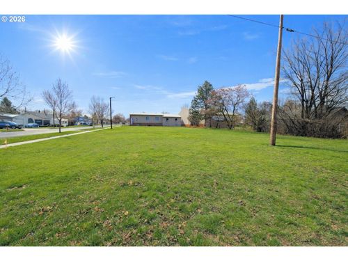 1102 Y Ave, La Grande, OR, 97850-2751 | Card Image