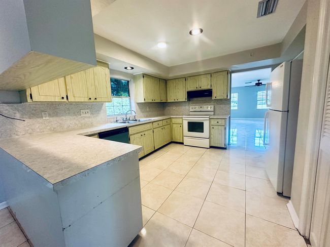 2118 Se Morningside Blvd, House other with 3 bedrooms, 2 bathrooms and null parking in Port St Lucie FL | Image 7