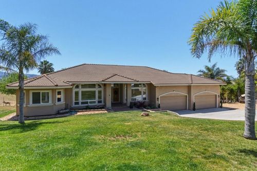 313 Taryn Ct, Hollister, CA, 95023-8902 | Card Image