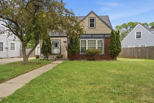 551 Sunset Dr, Elgin, IL, 60123-7242 | Card Image