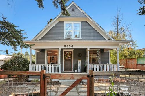 3654 35th Ave W, Seattle, WA, 98199-1613 | Card Image