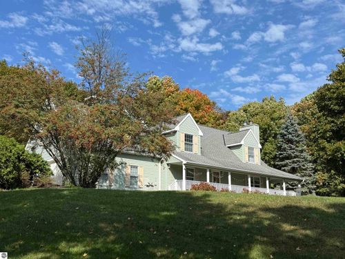 3215 Silver Farms Ln, Traverse City, MI, 49684-8973 | Card Image