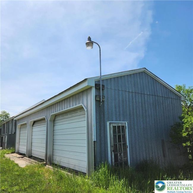 2357 Spring St, House other with 6 bedrooms, 2 bathrooms and null parking in Coplay PA | Image 25