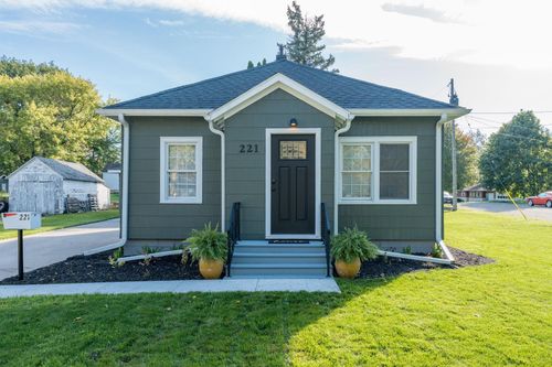 221 Bryan Ave, Owatonna, MN, 55060-2818 | Card Image