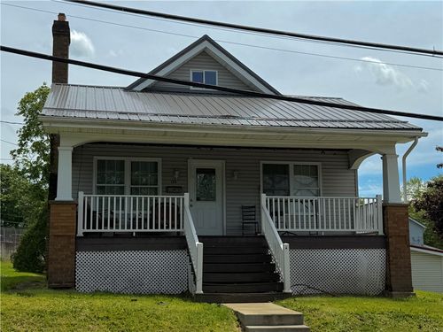 133 W Cooper St, Slippery Rock, PA, 16057-1503 | Card Image