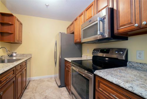 e-19 Apache Dr, Westerly, RI, 02891-2062 | Card Image