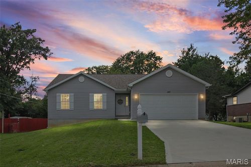 407 Warren Ave, Warrenton, MO, 63383-2212 | Card Image