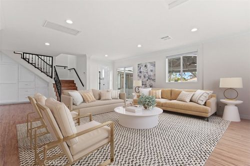 9617 Cedros Ave, Panorama City, CA, 91402-1005 | Card Image