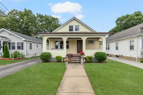 76 Myrtle Ave, Cranston, RI, 02910-5715 | Card Image