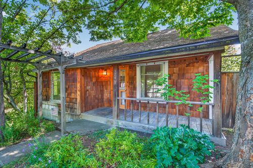 324 Liberty Street, Ashland, OR, 97520 | Card Image