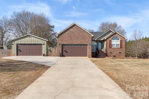 104 Heinz Rd, Grover, NC, 28073-9709 | Card Image
