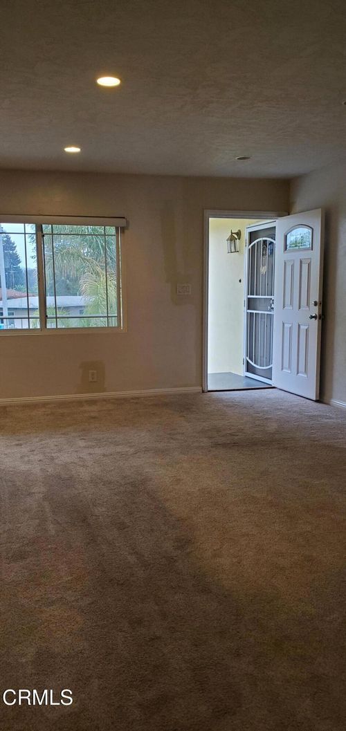 209 Wesley Ave, Ventura, CA, 93003-3444 | Card Image