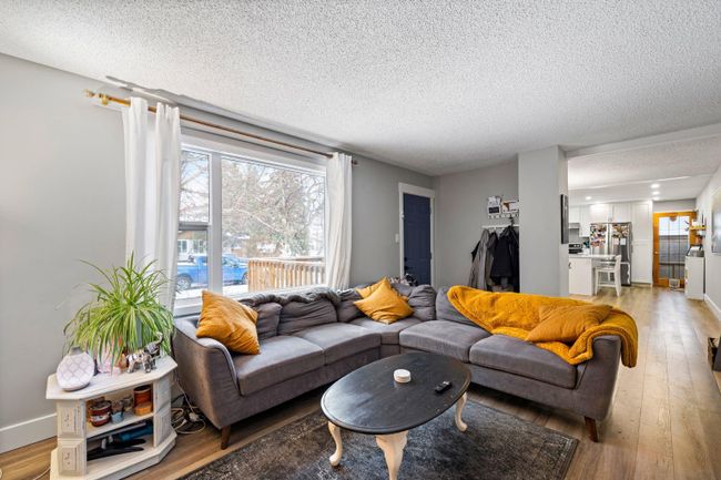 8507 Bowglen Road Nw, Home with 5 bedrooms, 2 bathrooms and 2 parking in Calgary AB | Image 5