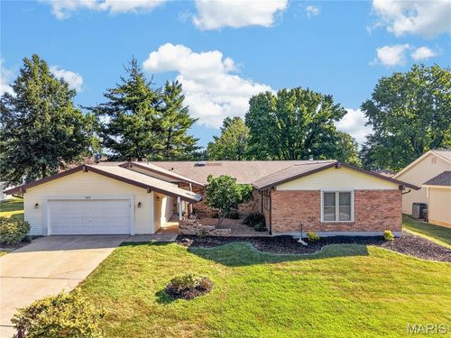 202 Rue Grand Dr, Lake St Louis, MO, 63367-1015 | Card Image
