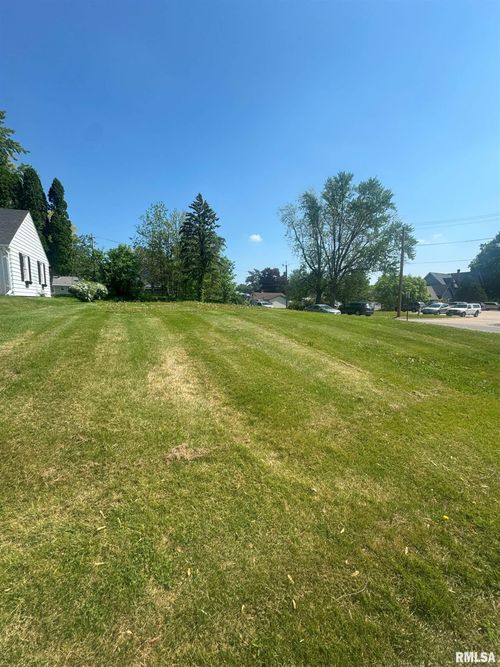 1512 N 5th St, Clinton, IA, 52732-2951 | Card Image