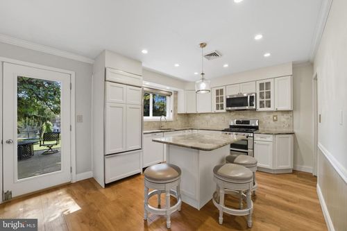 328 W Conestoga Rd, DEVON, PA, 19333-1406 | Card Image