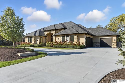 17445 Valley Dr, Omaha, NE, 68130-2285 | Card Image