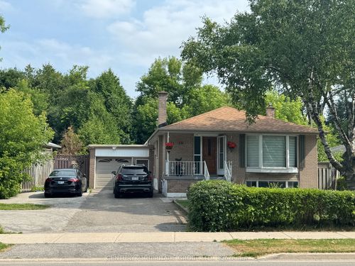 33 Aurora Heights Dr, Aurora, ON, L4G2W6 | Card Image