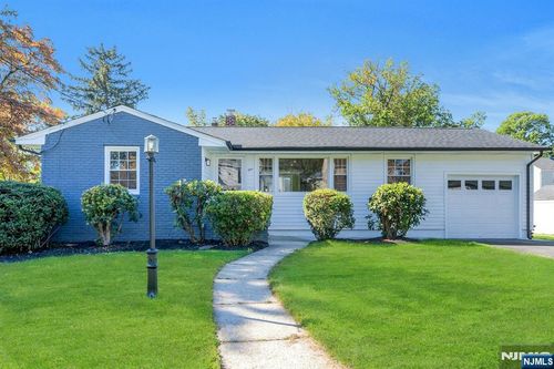 1 Crestwood Ln, Clark, NJ, 07066-2603 | Card Image