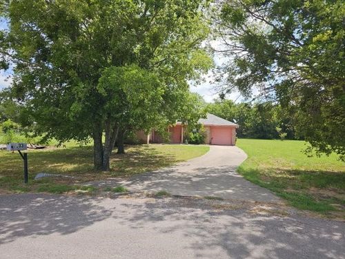 7933 N Cole St, Nevada, TX, 75173-8138 | Card Image