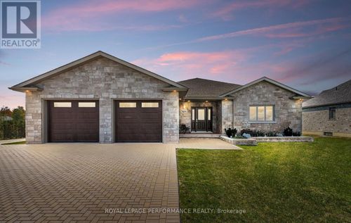 55 Dale St, Ingleside, ON, K0C1M0 | Card Image