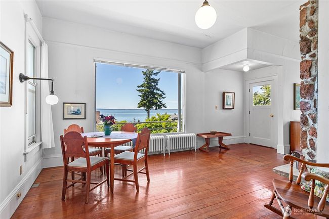 It's easy to imagine soaking up this view day in and day out. | Image 12